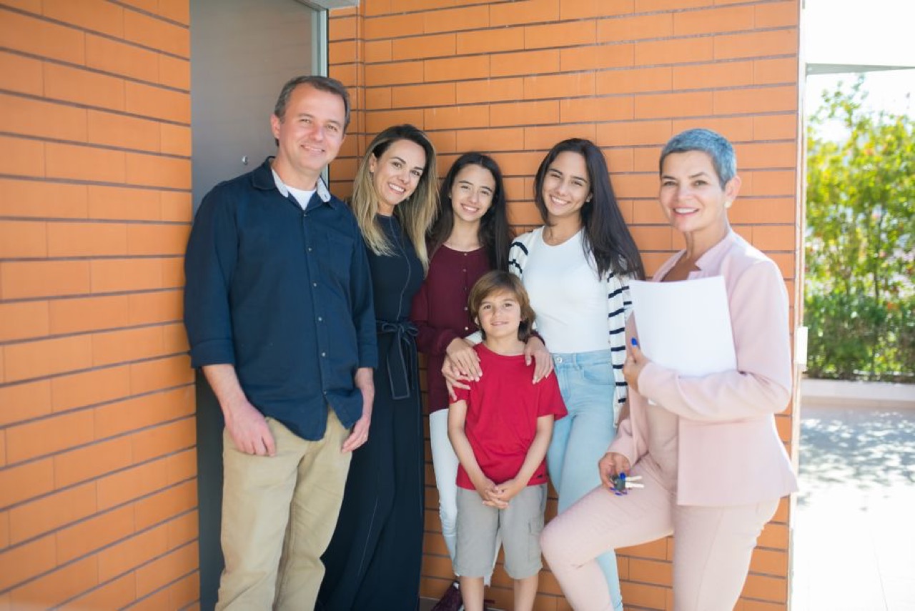 Hospital plan vs comprehensive cover Family with children smiling