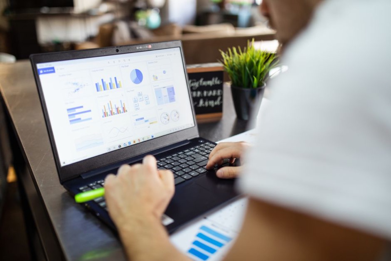 How much does medical aid cost? Financial planning laptop