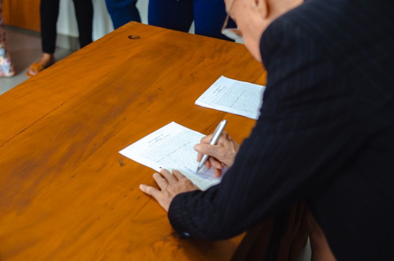 Waiting periods and late-joiner penalties explained Signing documents desk